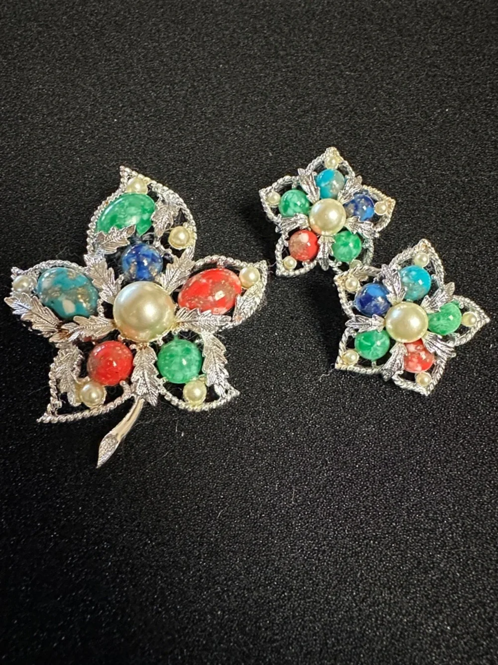 1967 Sarah Coventry Fantasy Multicolor Brooch and Earring Set with Faux Pearls - Picture 1 of 7